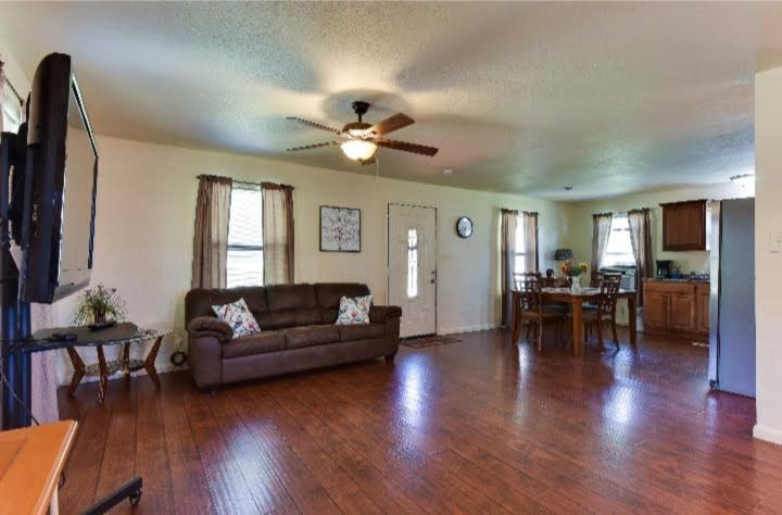 Austin Escape Bed & Breakfast Cedar Creek ภายนอก รูปภาพ